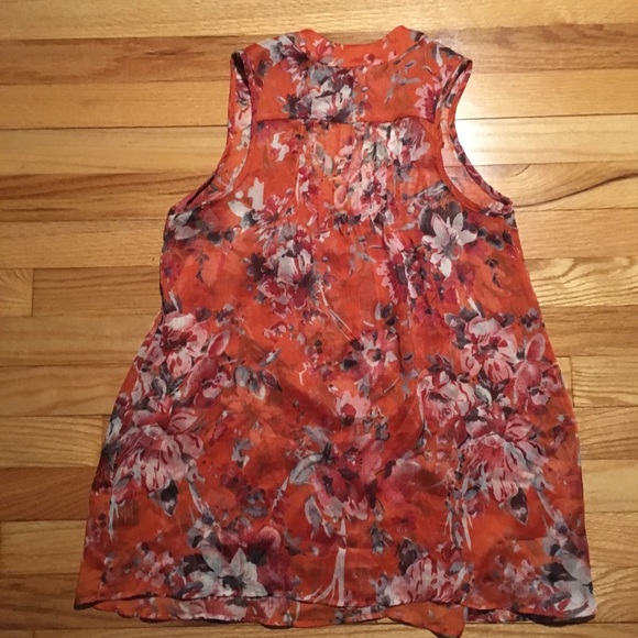 Bellatrix Sheer Floral Sleeveless Blouse - Picture 3 of 6